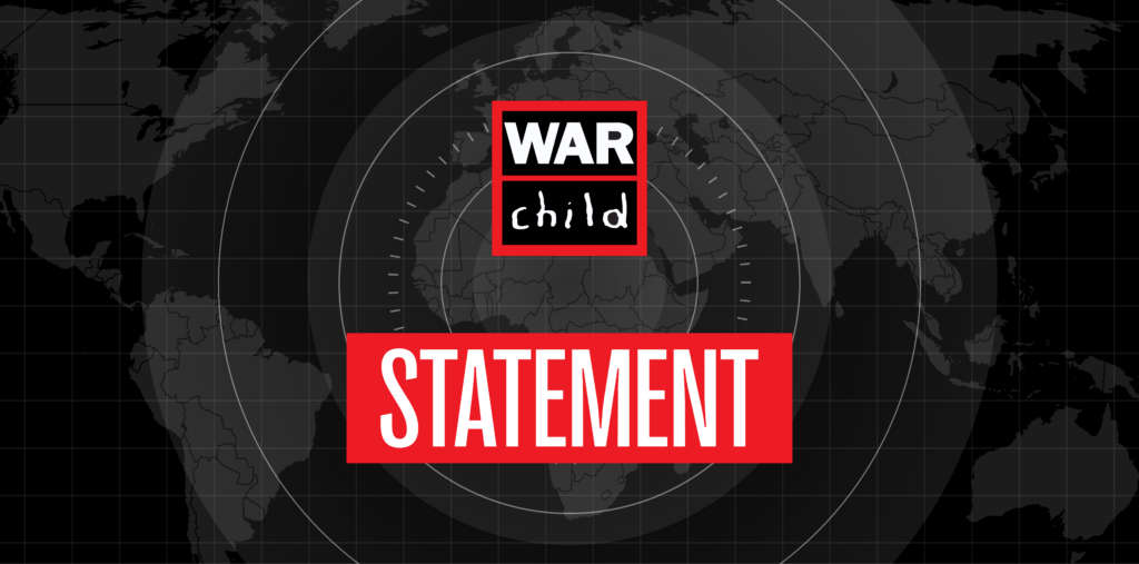 Grafische Weltkarte mit dem Logo von War Child und der Aufschrift "Statement"