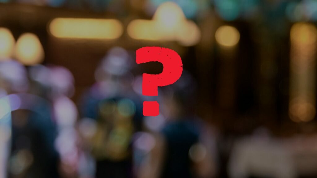 Rotes Fragezeichen auf einem verschwommenen Hintergrund